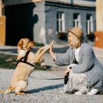 Frau mit Hund